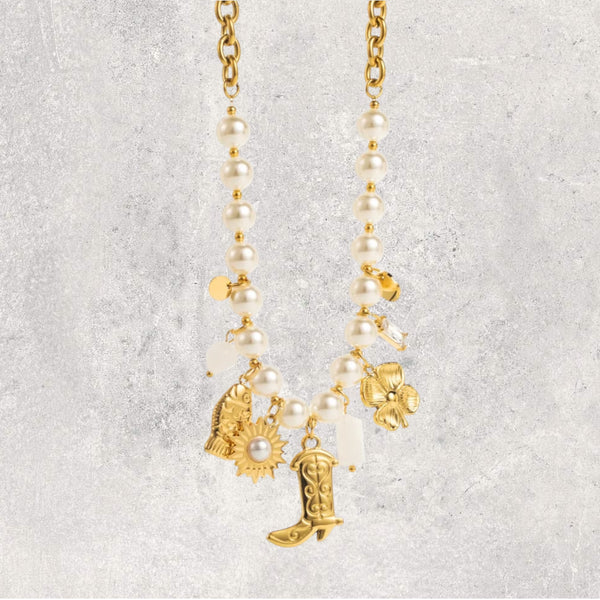 Necklace boot
