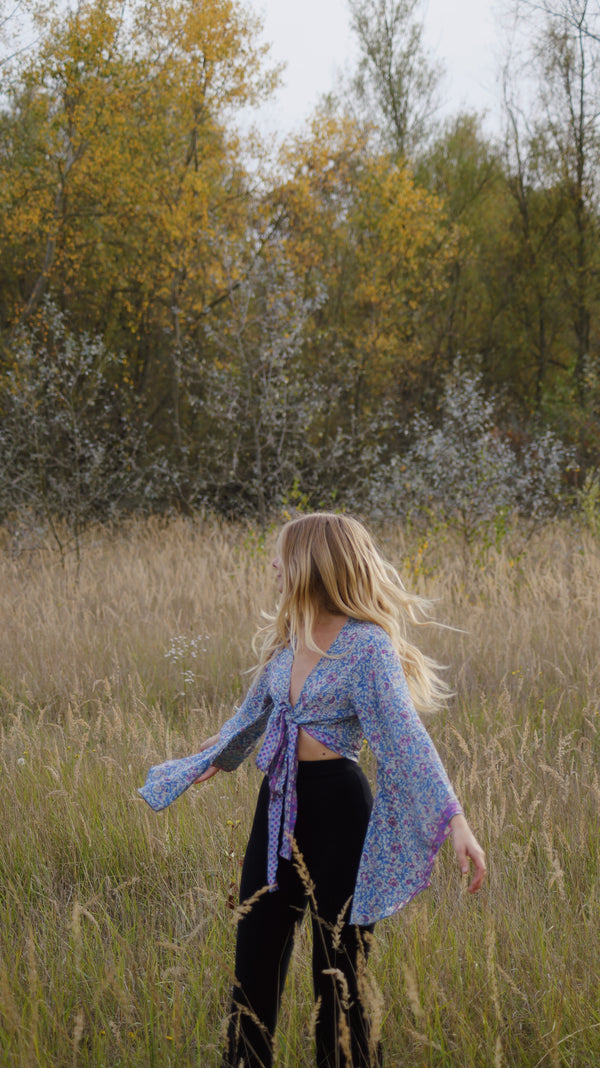 Blouse with silk trumpet arms