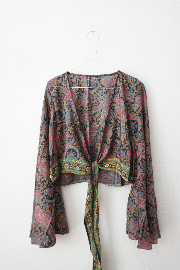 Knotenbluse mit Seide