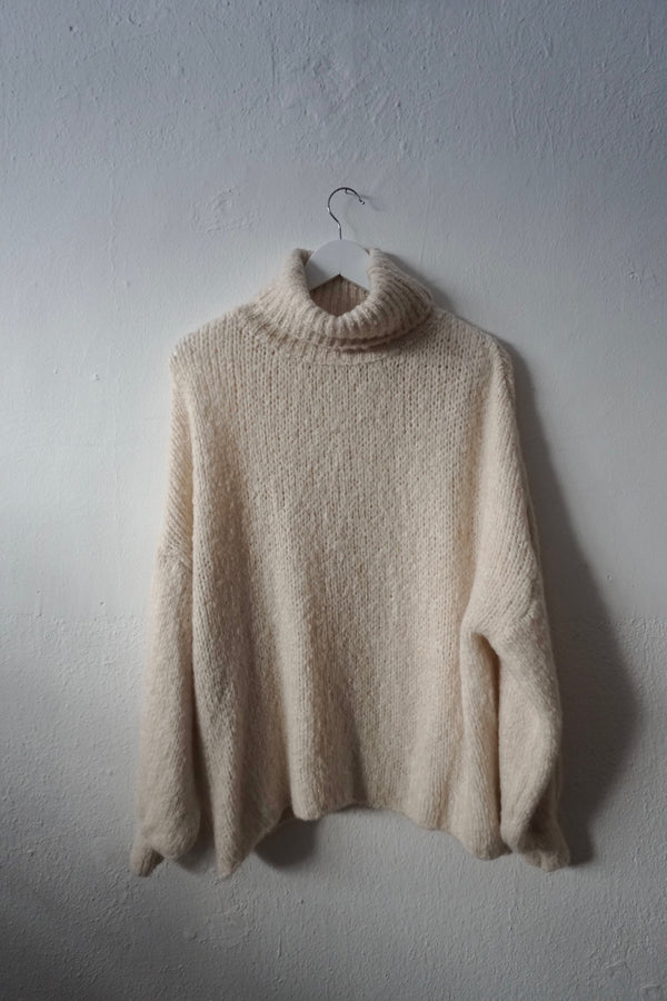 Cozy knit Creme